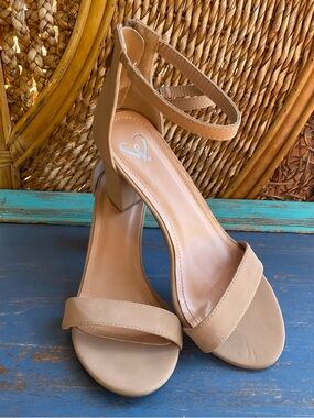 Women's Nude Ankle-Strap Block Heel Sandals Size 8.5 Heels - 3/14” Nice